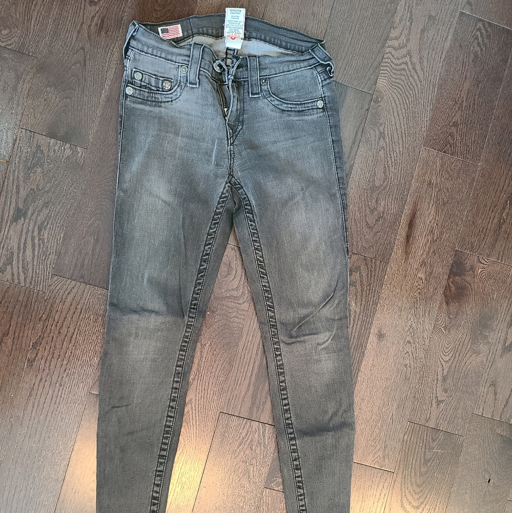 True Religion Size 25 Skinny WITH zipper detail